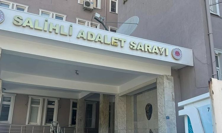 Sıcak Gündem: Salihli'de sunroof skandalı: 2 gözaltı - Son Dakika - Son Dakika Bilgileri