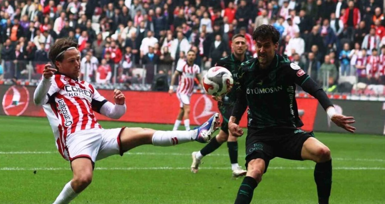 Son Gelişme: Samsun'da 4 gol, kırmızı kart ve penaltı var kazanan yok - Haberleri - Son Dakika Bilgileri