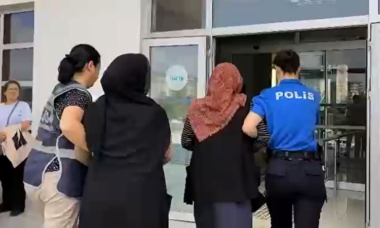 Samsun Çarşamba'da 70 bin liralık ziynet eşyası çalan 2 kadın şüpheli hakkında tutuklama kararı verildi. ve Me