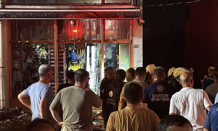 Ayrıntılar Netleşti: Samsun'da Depo Yangını Kontrol Altına Alındı - Son Dakika Haberleri - Son Dakika Bilgiler