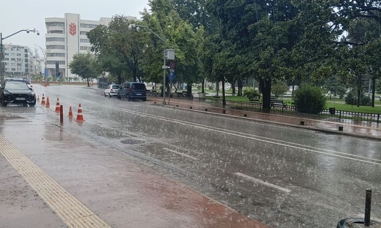 Samsun'da Kuvvetli Sağanak Hayatı Olumsuz Etkiledi - Son Dakika ve Merak Edilenler