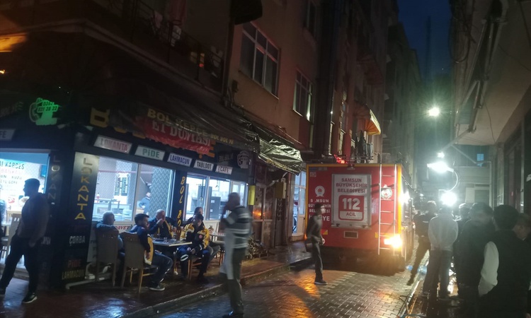 Samsun Salıpazarı'nda iş yerinin bacasındaki yangın itfaiyece söndürüldü: Gelişmeler Takip Ediliyor