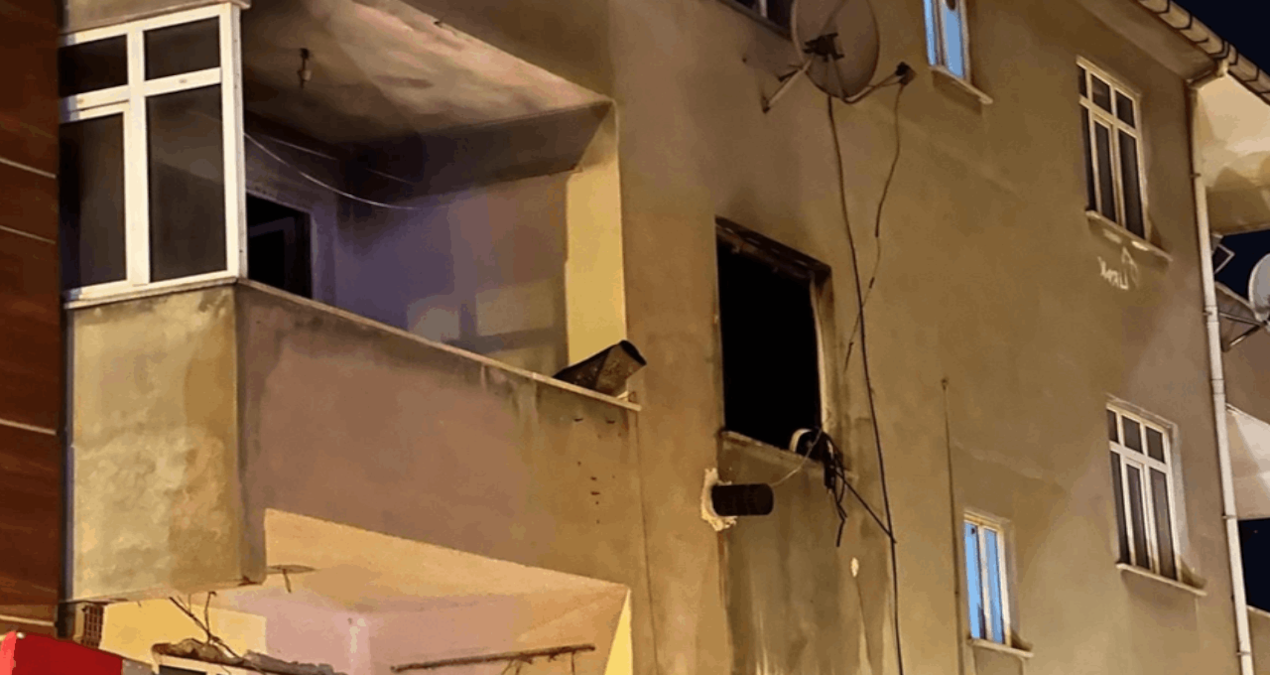 Gündemden Son Bilgiler: Sancaktepe’deki 3 katlı binada yangın: 1 kişi yaralandı - Son Dakika