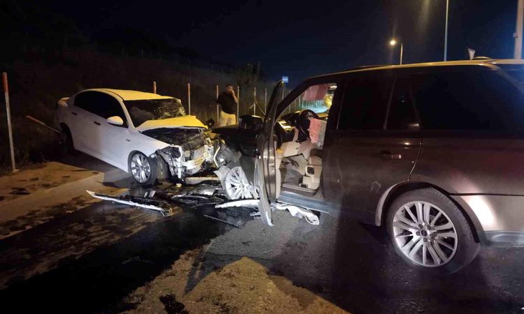 A car coming from the wrong direction in Sancaktepe crashed into 2 vehicles: 5 injured, 2 seriously - Last Minute