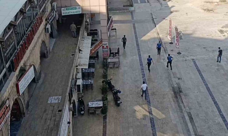 Gündemden Son Bilgiler: Şanlıurfa'da Bıçaklı Saldırgan Polis Kovalamasıyla Yakalandı - Haberleri ve Merak Edil