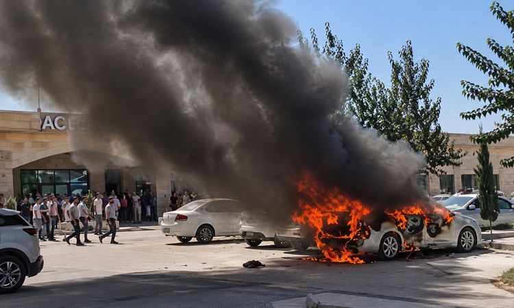 Gündemden Son Bilgiler: Şanlıurfa'da hastane otoparkındaki otomobil yandı - Son Dakika Haberleri