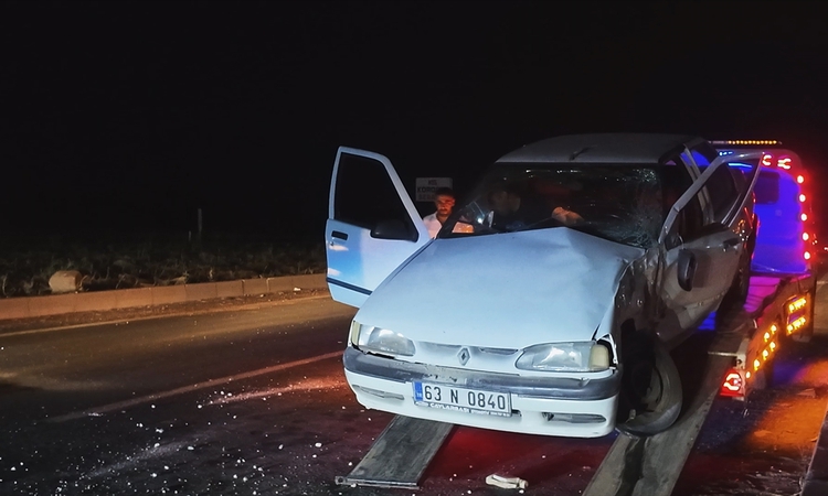Şanlıurfa'da iki otomobilin çarpışması sonucu sürücüler yaralandı