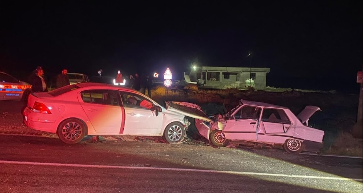 Gündemden Son Bilgiler: Şanlıurfa'da otomobiller kafa kafaya çarpıştı: 2'si çocuk 7 yaralı - En Son Haber | İş