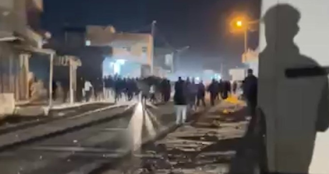 Son Gelişme: Şanlıurfa'da taşlı sopalı kavga: Ayırmaya çalışan uzman çavuş ile 7 kişi yaralandı - En Son Haber