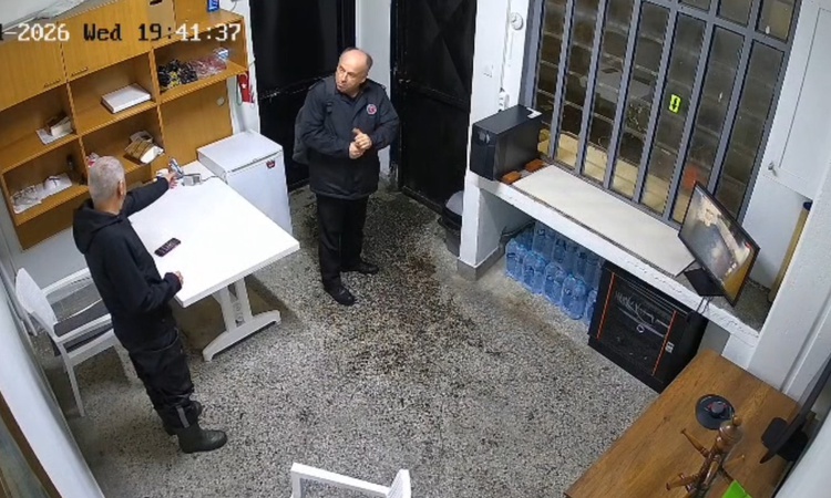 Sarıyer Ayazağa'daki selde kaybolan Ahmet Derin'in araca tutunma anları görüntülendi | İşte Tüm Ayrıntılar
