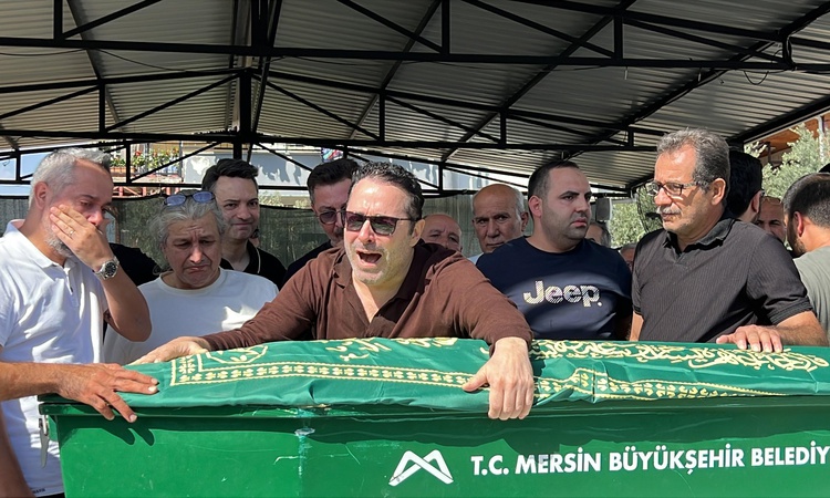 Şarkıcı Atilla Taş'ın kızı gözyaşları arasında toprağa verildi - Son Dakika Bilgileri