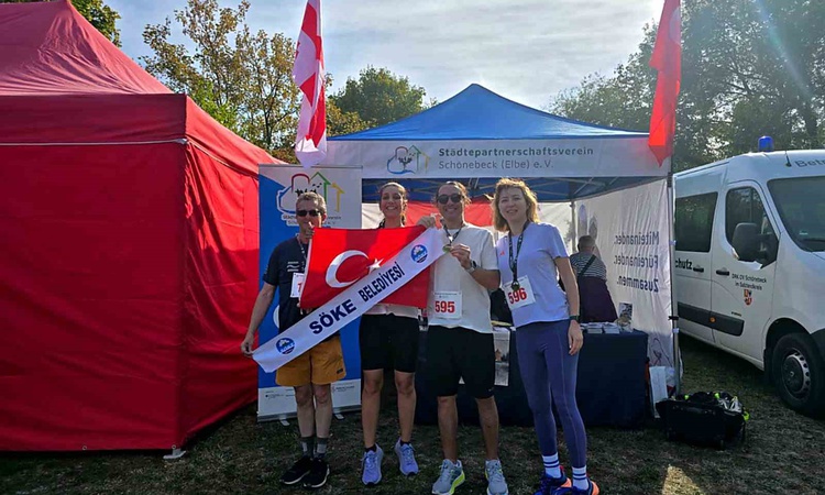 Schönebeck'te Üç Köprü Koşusu'na yaklaşık 700 sporcu katıldı, Söke temsil edildi.: Gelişmeler Takip Ediliyor