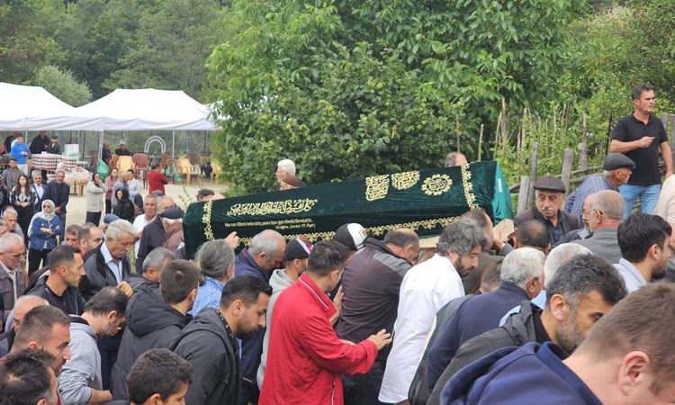 Sıcak Gündem: Şef Eren Kaşıkçı, Tokat’ta son yolculuğuna uğurlandı - Haberleri: Gelişmeler Takip Ediliyor