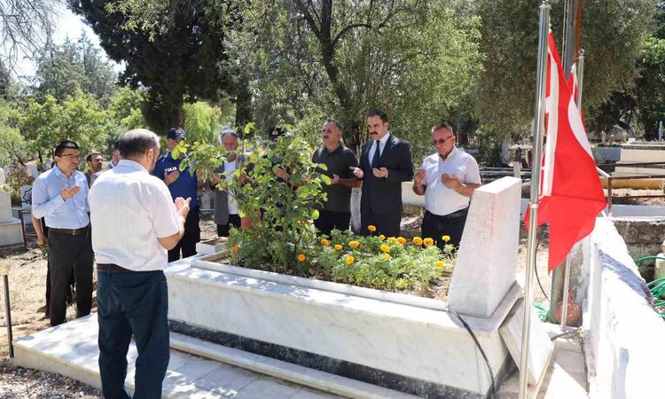 Ayrıntılar Netleşti: Şehit jandarma er Altun mezarı başında anıldı - Son Dakika: Gelişmeler Takip Ediliyor