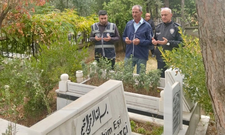 Şehit polis memuru Çiftçi mezarı başında anıldı ve Merak Edilenler