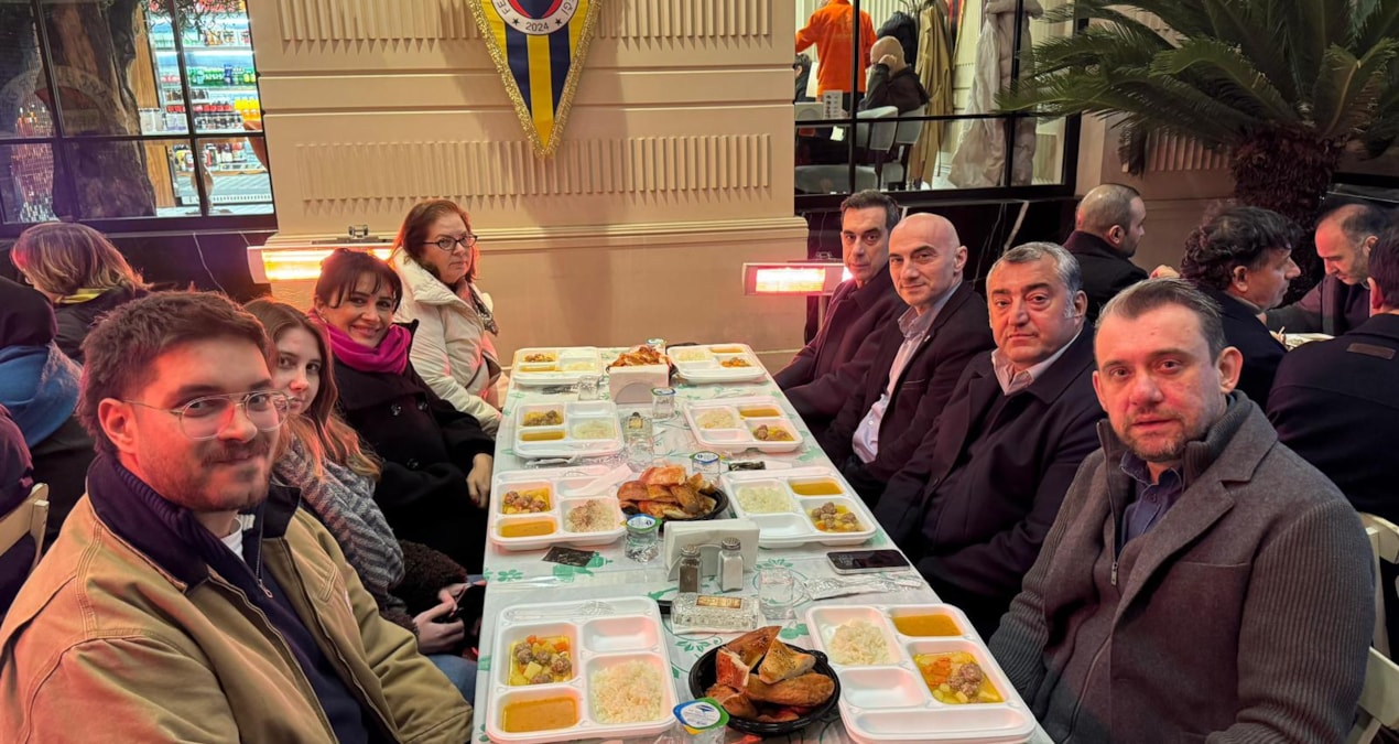 Kritik Açıklama: Şekip Mosturoğlu, iftarda Fenerbahçelilerle bir araya geldi. - Son Dakika Haberleri ve Merak