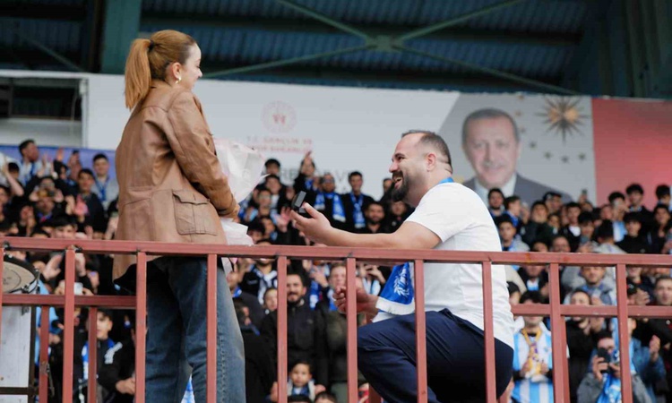 Serkan Cebanay, Erzurumspor-Eyüpspor maçı öncesi Buse Yıldırım'a evlenme teklif etti - Son Dakika Bilgileri