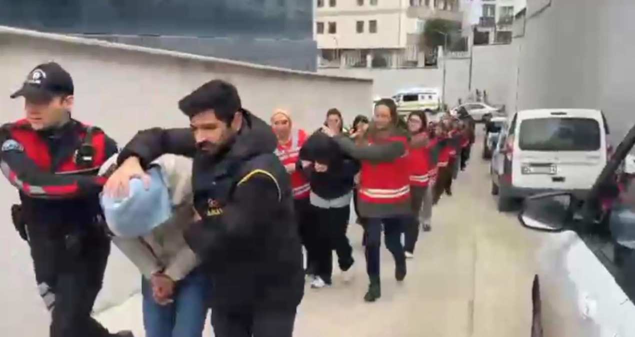 Gündemden Son Bilgiler: Sevgililer Günü'nde 'aşk büyüsü' tuzağı: 46 milyonluk vurgun - Son Dakika Haberleri