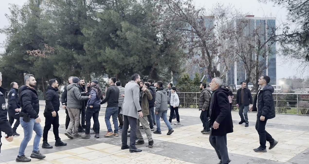 Sıcak Gündem: Seyyar satıcılarla zabıtalar arasındaki kavgada ortalık savaş alanına döndü - Son Dakika ve Mera