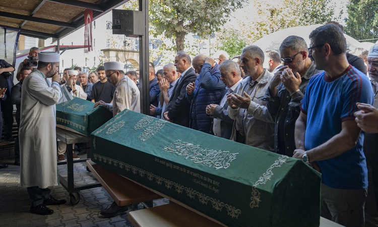 Sıcak Gündem: 7 katlı binada kısmi çökmede ölen İnan kardeşlere Maltepe'de cenaze töreni düzenlendi ve Merak E