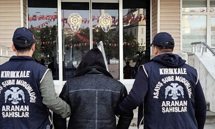 Sıcak Gündem: 8 yıl 4 ay kesinleşmiş hapsi bulunan uyuşturucu hükümlüsü Kırıkkale'de yakalandı: Gelişmeler Tak