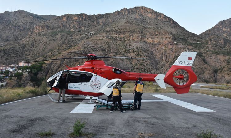 Sıcak Gündem: 86 yaşındaki felçli hasta ambulans helikopterle Gümüşhane'ye nakledildi: Gelişmeler Takip Ediliy