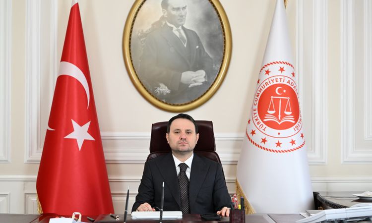Sıcak Gündem: Adalet Bakanı Gürlek: Yargıda gecikmeyen, etkin ve erişilebilir adalet için yeni rehber yayımlan