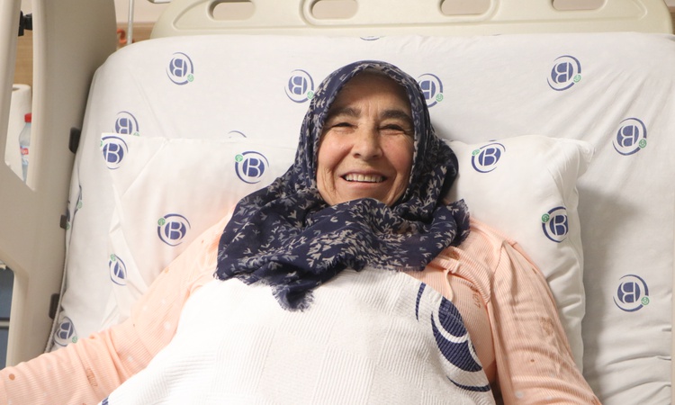 Sıcak Gündem: Adana'da 64 yaşındaki Meryem İnce, robotik cerrahiyle rektum kanseri ameliyatı oldu | İşte Tüm A