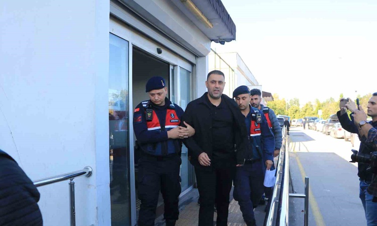 Sıcak Gündem: Adana'da Çukurova Belediyesi operasyonunda 44 şüpheli jandarmaya götürüldü - Son Dakika Bilgiler
