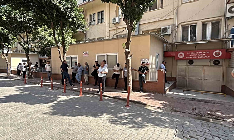 Sıcak Gündem: Adana’da eski eşi tarafından katledilen kadının cenazesi adli tıptan alındı: Gelişmeler Takip Ed