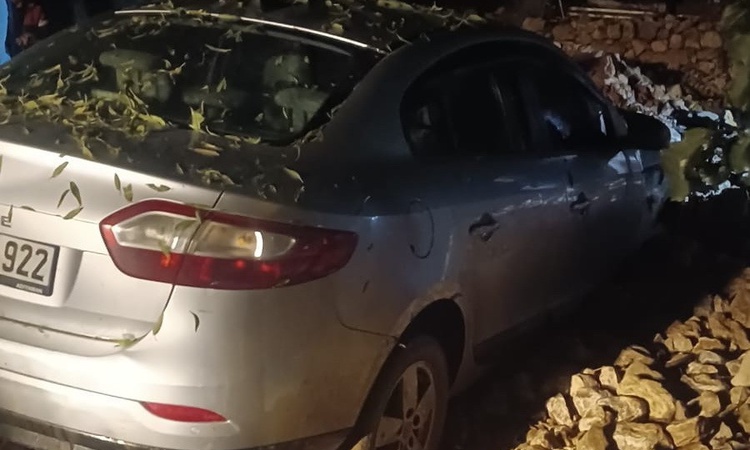 Sıcak Gündem: Adıyaman Tut'ta sel ve heyelan Akçatepe'de park halindeki otomobili hasara uğrattı - Son Dakika