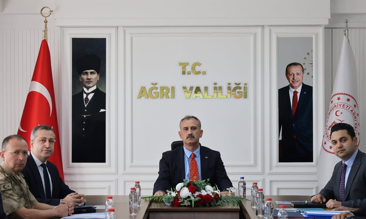 Sıcak Gündem: Ağrı'da eğitim güvenliği toplantısı Vali Önder Bozkurt başkanlığında yapıldı ve Merak Edilenler
