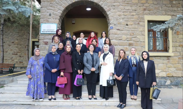 Sıcak Gündem: Ağrı’nın Sesleri ve Renkleri Geleneksel El Sanatları ve Kültür Buluşması” tanıtım program yapıld