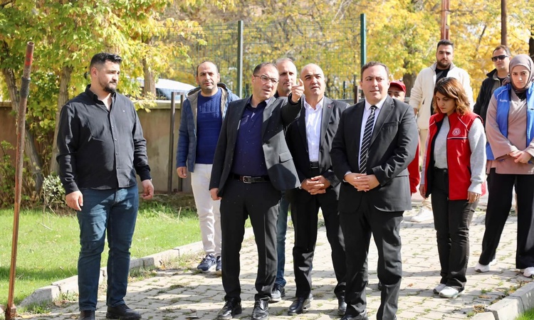 Sıcak Gündem: Ağrı'da yapımı süren Sporcu Fabrikası'nın inşaatını Vali Yardımcısı Karataş inceledi: Gelişmeler