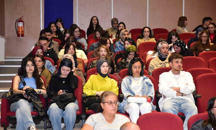 Sıcak Gündem: ASHİM, ESOGÜ'de sağlıklı yaşam ve güvenli ilişkiler semineri düzenledi