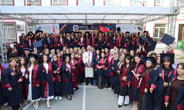 Sıcak Gündem: Atatürk Üniv. Açık ve Uzaktan Öğretim Fakültesinden yaklaşık 200 mezun Bakü'de kep attı: Gelişme
