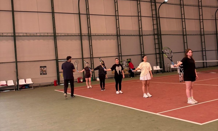 Sıcak Gündem: Aydın'da Berin Menderes Kız Yurdu'nda öğrencilere tenis kursu başlatıldı - Son Dakika Bilgileri