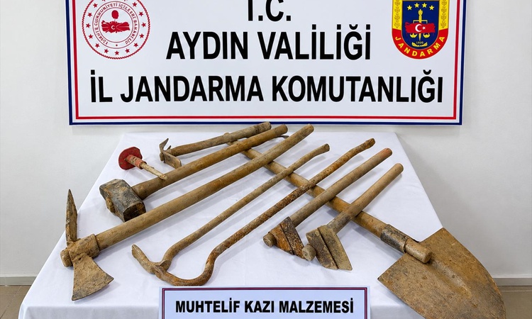 Sıcak Gündem: Aydın Nazilli'de jandarma serada kaçak kazı yapan 6 kişiyi suçüstü yakaladı: Gelişmeler Takip Ed