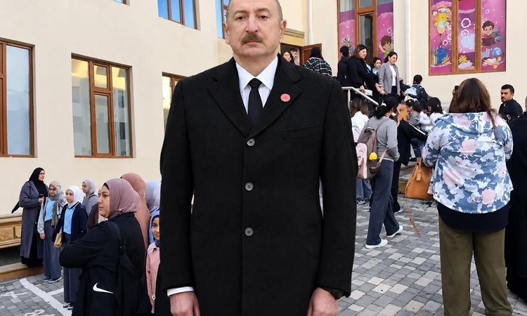 Sıcak Gündem: Azerbaycan'da başörtüsü krizi büyüyor