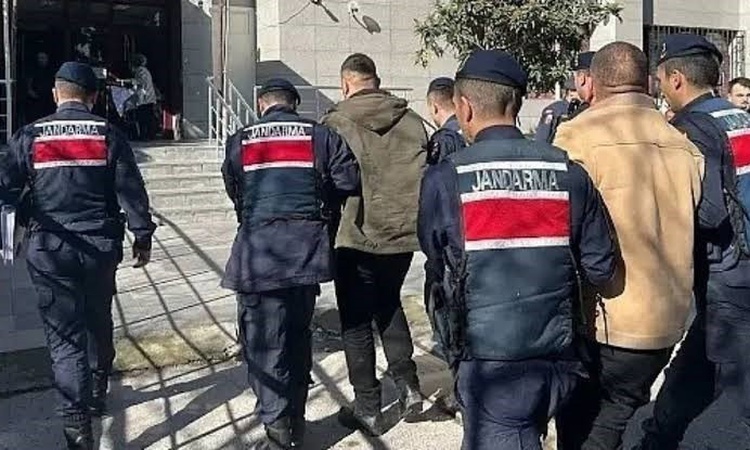 Sıcak Gündem: Balıkesir'de jandarma uygulamalarında 33 hapis cezalısı dahil 270 kişi yakalandı - Son Dakika Bi