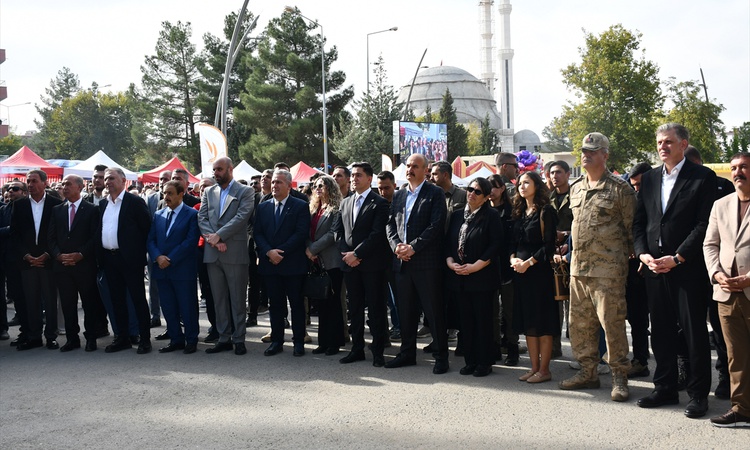 Sıcak Gündem: Batman'da 4. Danuk ve Fıstık Festivali'nde Vali Canalp fıstık üretimini anlattı - Son Dakika Bil