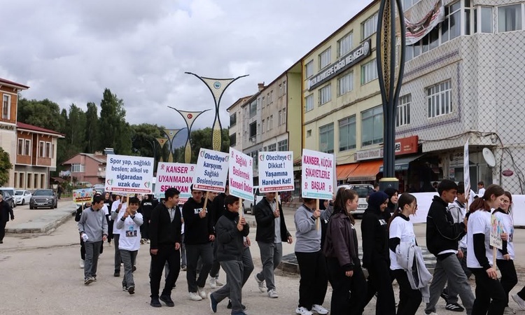 Sıcak Gündem: Bayburt’ta Aydıntepe ve Demirözü’nde meme kanseri farkındalığı için yürüyüş yapıldı ve Merak Edi