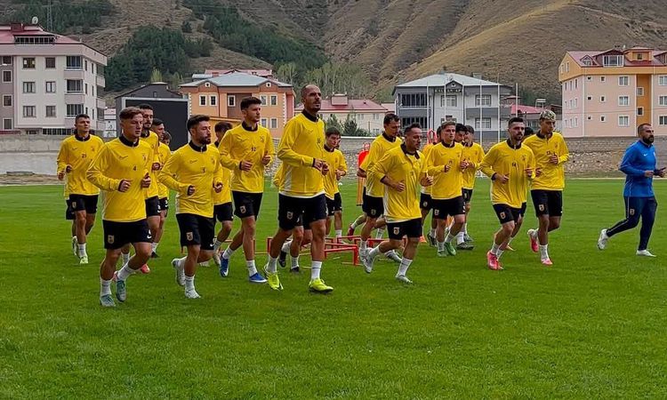 Sıcak Gündem: Bayburtspor Yeni Sezon Hazırlıklarında Hız Kesmedi: Gelişmeler Takip Ediliyor