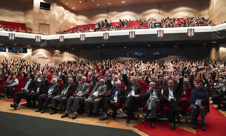 Sıcak Gündem: Beşiktaş Kulübü'nde Serdal Adalı yönetimi oy çokluğuyla ibra edildi | İşte Tüm Ayrıntılar
