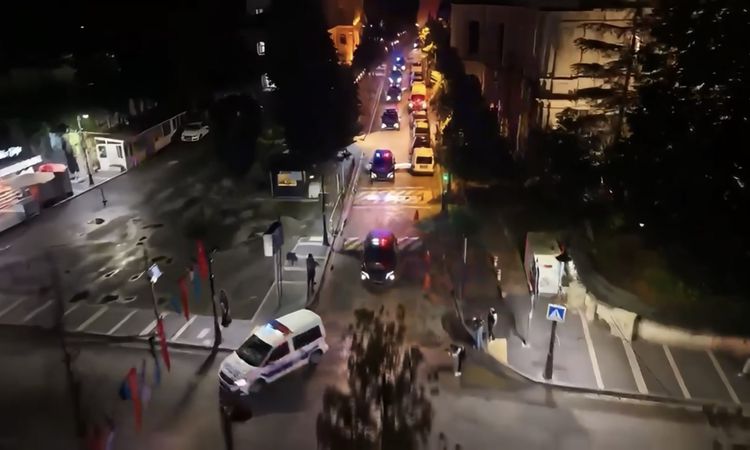 Sıcak Gündem: Beşiktaş’ta dron destekli huzur uygulaması: Aranan 5 kişi yakalandı, 26 araca 209 bin 720 lira c