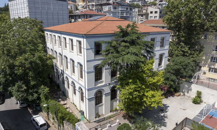 Sıcak Gündem: Beyoğlu'ndaki Kabataş Ticaret Meslek Lisesi 130 yılı aşkın eğitim veriyor ve Merak Edilenler