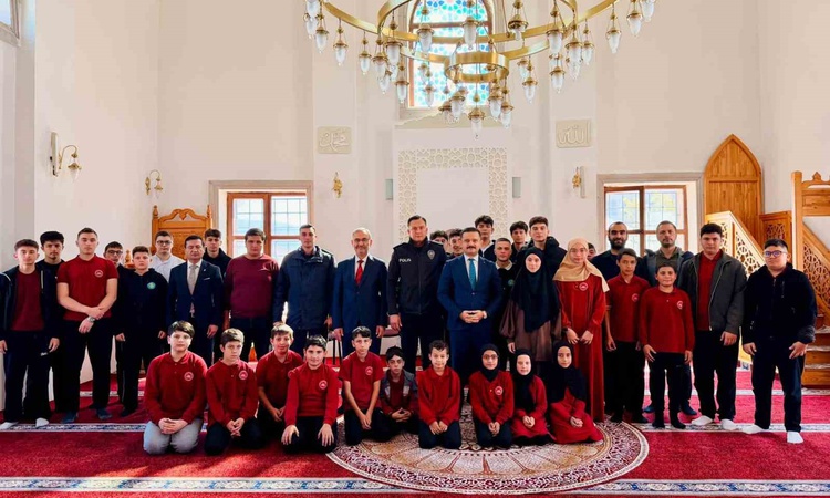 Sıcak Gündem: Bilecik Gölpazarı'nda Kaymakam Titiz, Cami ve Gençlik Buluşması'nda gençleri dinledi: Gelişmeler