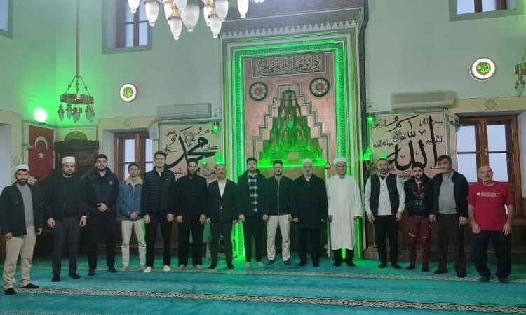 Sıcak Gündem: Bilecik İl Müftüsü Dikmen, gençlerle Yediler Camii'nde sabah namazında buluştu ve Merak Edilenle