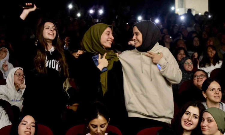 Sıcak Gündem: Bilecik'te kız yurdunda yeni öğrencilere müzikli 'Hoş Geldin' etkinliği düzenlendi. | İşte Tüm A