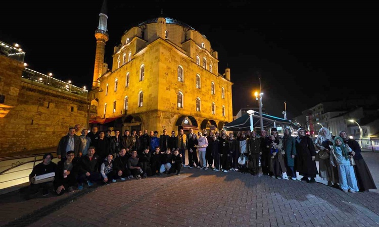 Sıcak Gündem: Bolu Fen Lisesi öğrencileri aileleriyle Yıldırım Beyazıt Camii'nde bir araya geldi: Gelişmeler T